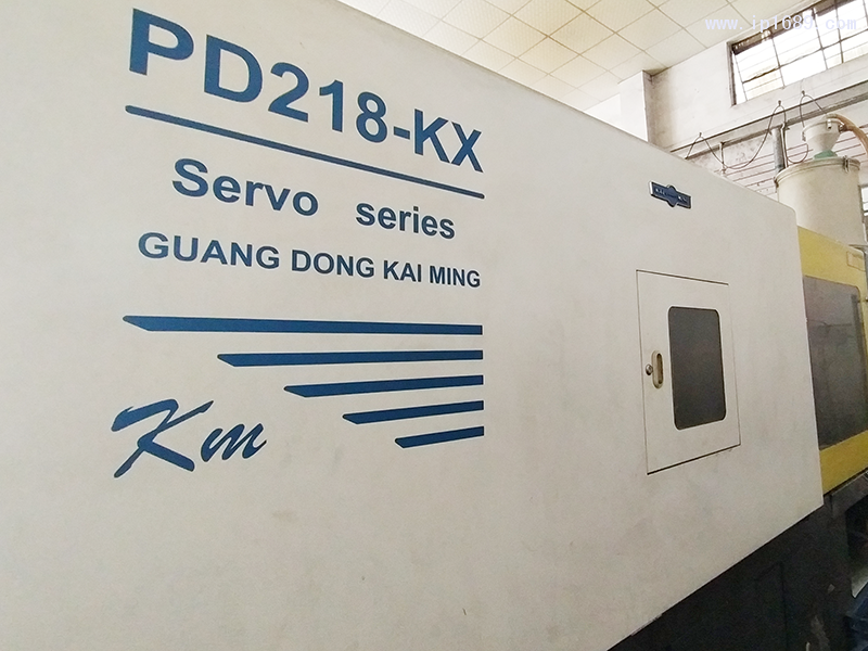 業(yè)升塑料五金制品廠車(chē)間