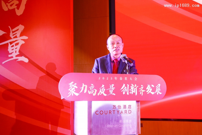 廣東冠盛新材料股份有限公司董事長、佛山市塑料制品行業(yè)協(xié)會(huì)第一屆會(huì)長劉錦柱